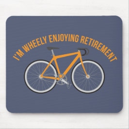 私は引退した自転車を楽しんでおもしろいいる マウスパッド