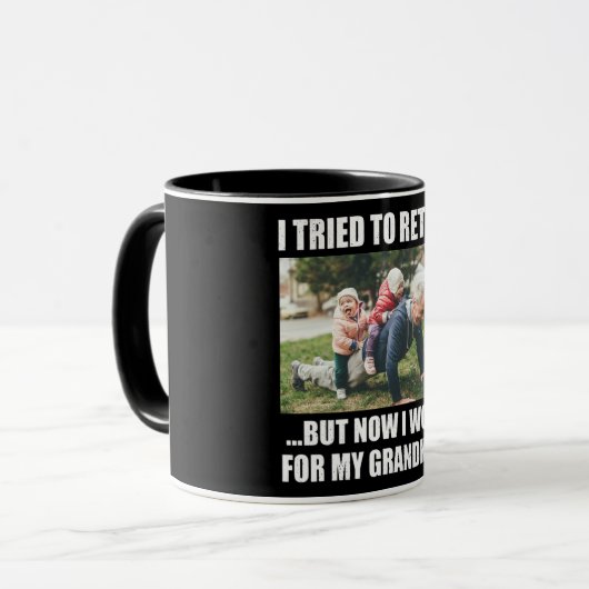 私は引退しようとしたが、今は孫の世話をしている マグカップ (正面左)