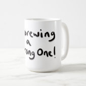 私は強い酒を造っている コーヒーマグカップ (正面右)