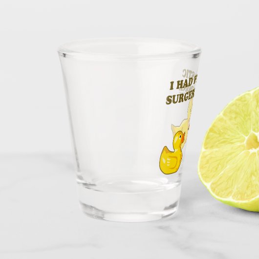 私は形成外科をできていてもらいました ショットグラス (左)