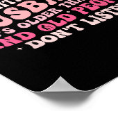 私は彼が私より年上だと夫と言い争えない ポスター (角)