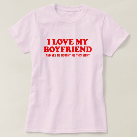 私は彼とyesが大好き買です。 tシャツ (デザイン正面)