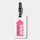 私は彼の夫人だ。(ホットピンク矢印) ラゲッジタグ (正面縦)