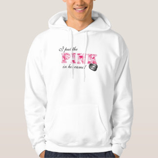 私は彼の迷彩柄にピンクを置きました パーカ