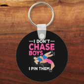 私は彼らに男の子を追わないレスリング女の子 キーホルダー (正面)