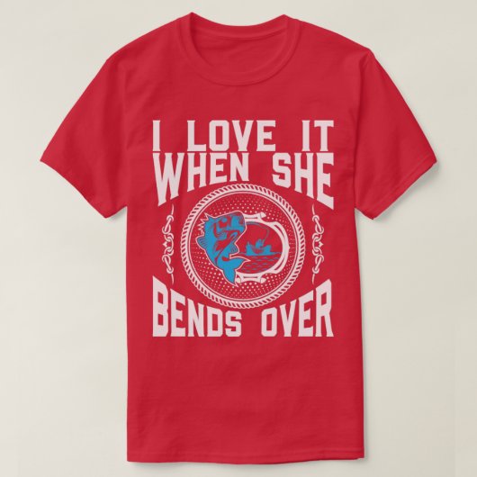 私は彼女がメンズの上で曲がる時に愛おもしろい魚釣り15 Tシャツ (デザイン正面)