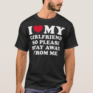 私は彼女が好きなので、私から離れ遠くにて下さい Tシャツ