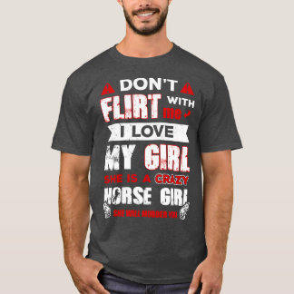 私は彼女が私の女の子を愛して私と浮気しない熱狂する Tシャツ