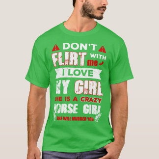 私は彼女が私の女の子を愛して私と浮気しない熱狂する Tシャツ