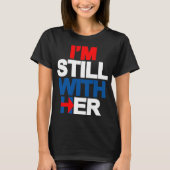 私は彼女とまだあります Tシャツ (正面)