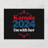 私は彼女と共に カマラ 2024年大統領にカマラに投票 ポストカード (正面)