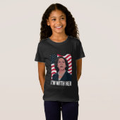 私は彼女と共に カマラ 2024年大統領に投票 Tシャツ (正面フル)