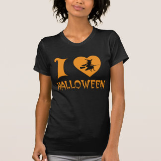 私は彼女のほうきを飛ばしている恐い魔法使いとのハロウィンを愛します Tシャツ