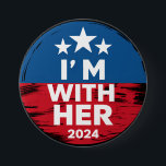 私は彼女のカマラ大統領の2024年の投票と一緒にいる 缶バッジ<br><div class="desc">カマラハリス大統領の2024年の投票に賛成だ</div>