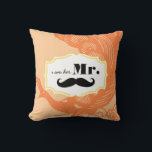 私は彼女のミスターMustache Peach Peacock枕 クッション<br><div class="desc">タンジェリンモダンヴィンテージ孔雀結婚式招待状</div>