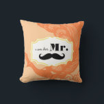 私は彼女のミスターMustache Peach Peacock枕 クッション<br><div class="desc">タンジェリンモダンヴィンテージ孔雀結婚式招待状</div>