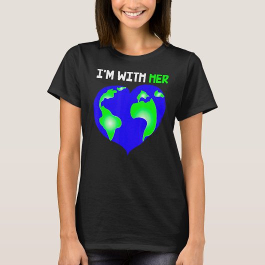 私は彼女の地球の日の世界のハート緑の環境と一緒にいる Tシャツ (正面)