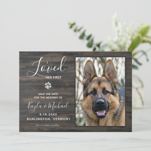 私は彼女の最初の素朴ペット写真の結婚犬を愛した セーブザデート (スタンド正面)