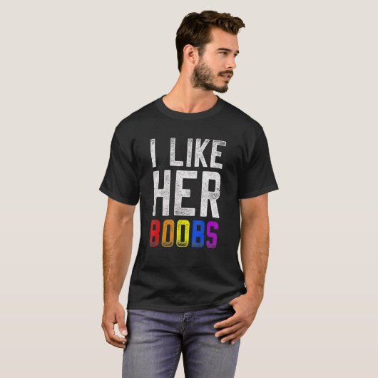 私は彼女のBoobes Lgbtのプライドレインボーサポートが好き Tシャツ (正面フル)