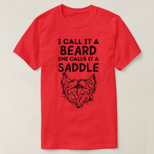 私は彼女はそれをサドル28と呼ぶひげと呼ぶ Tシャツ (デザイン正面)
