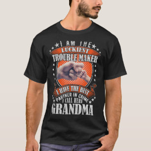 私は彼女を祖母と呼ぶ中で最も幸運なトラブル・メーカーである Tシャツ