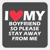 私は彼氏が大好きだから私から遠くにとどまって