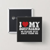 私は彼氏が大好きだから私から遠くにとどまって 缶バッジ (正面&裏面)