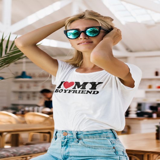 私は彼氏とハートTシャツが大好き Tシャツ