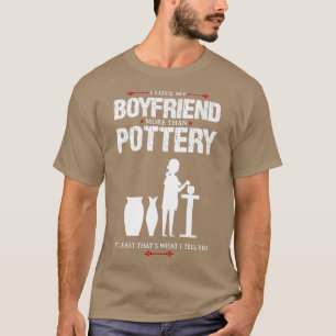私は彼氏の陶芸おもしろいデザインが大好き Tシャツ