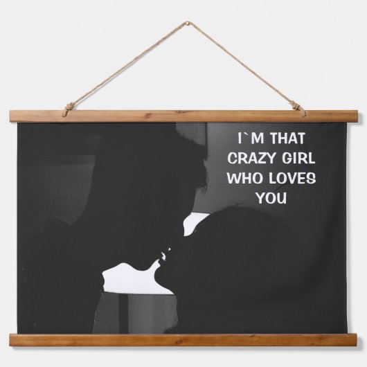 私は彼氏を熱狂する愛してる女の子だ 吊り下げ型タペストリー (正面)
