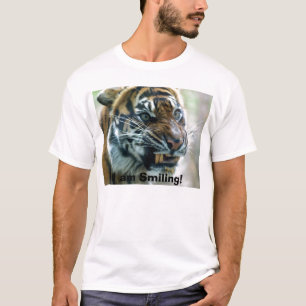 私は微笑しています! Tシャツ