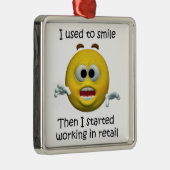 私は微笑する小売りの従業員のユーモアのが常でありました メタルオーナメント (右)