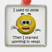 私は微笑する小売りの従業員のユーモアのが常でありました メタルオーナメント (正面)