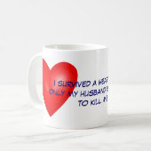 私は心臓発作を生き延びました コーヒーマグカップ (正面左)
