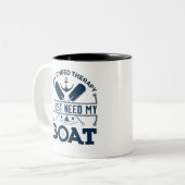 私は必要がないセラピー私のボートをボートが必要 ツートーンマグカップ (正面左)