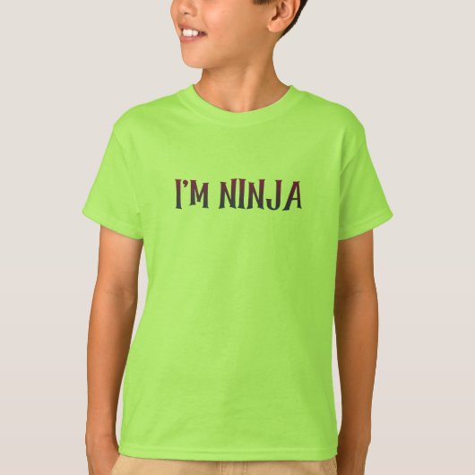 私は忍者誇りを持ったかわいい戦士の男の子だ Tシャツ (正面)