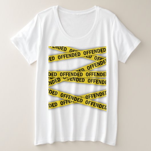 私は怒っている 警察テープ 立入禁止 プラスサイズTシャツ (デザイン正面)