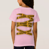 私は怒っている 警察テープ 立入禁止 Tシャツ (裏面)