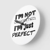 私は思い上がらない、私は完璧だ ラウンド壁時計 (傾斜)