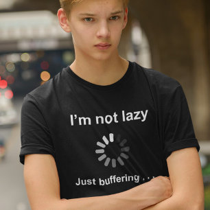 私は怠け者ではない – 単なるバッファリング – Tシャツ