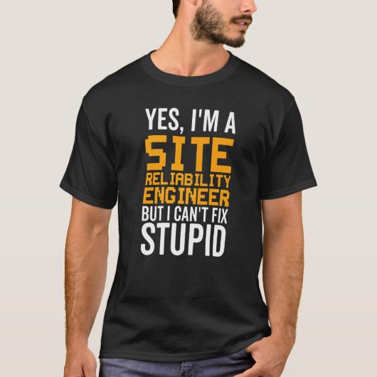 私は愚かなサイト信頼性エンジニアを修正できない Tシャツ (正面)