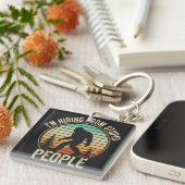 私は愚かな人々のビッグフットから隠おもしろいれている キーホルダー (正面右)