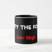 私は愚か者のkravのmagaのマグに同情します マグカップ (中央)