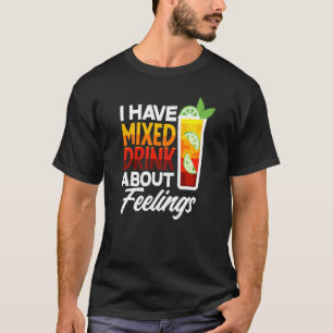 私は感覚のアイスティー茶色の飲み物を混合している Tシャツ