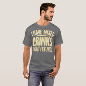 私は感覚の飲み物を混ぜている(2) Tシャツ (正面フル)