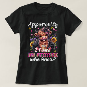 私は態度が皮肉な高地の牛をしている Tシャツ