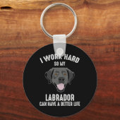 私は懸命でラブラドールの生活が良くなる キーホルダー (正面)