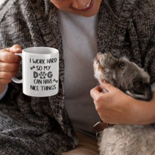 私は懸命で犬が優しいものを持つようにしている コーヒーマグカップ