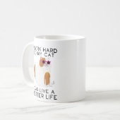 私は懸命で猫が長生きできるように働く コーヒーマグカップ (正面左)