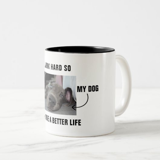 私は懸命を使って犬の方が良い生活を送れるようにする ツートーンマグカップ (正面右)